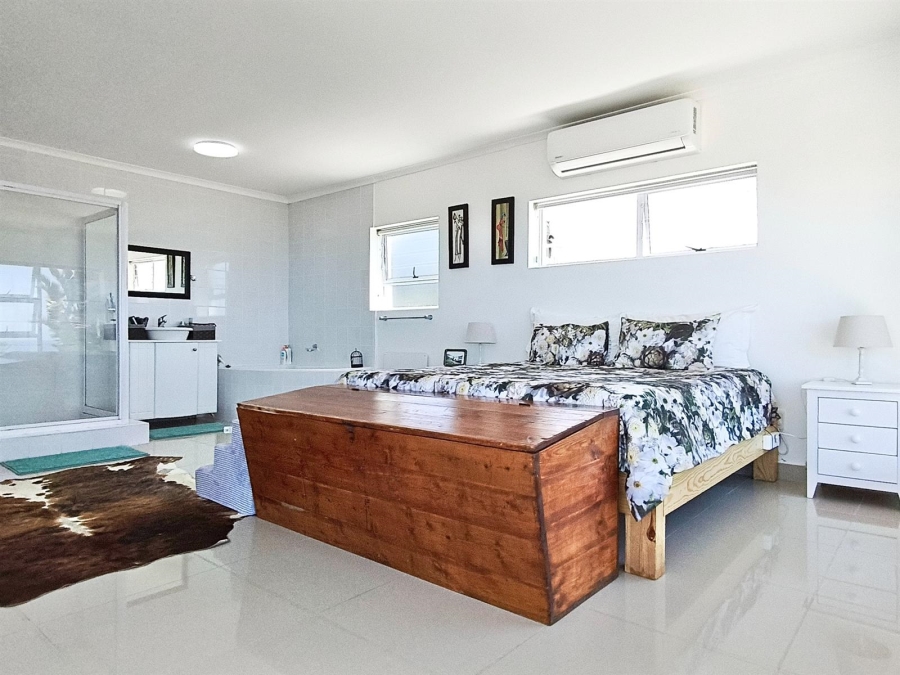 5 Bedroom Property for Sale in Dana Bay Western Cape